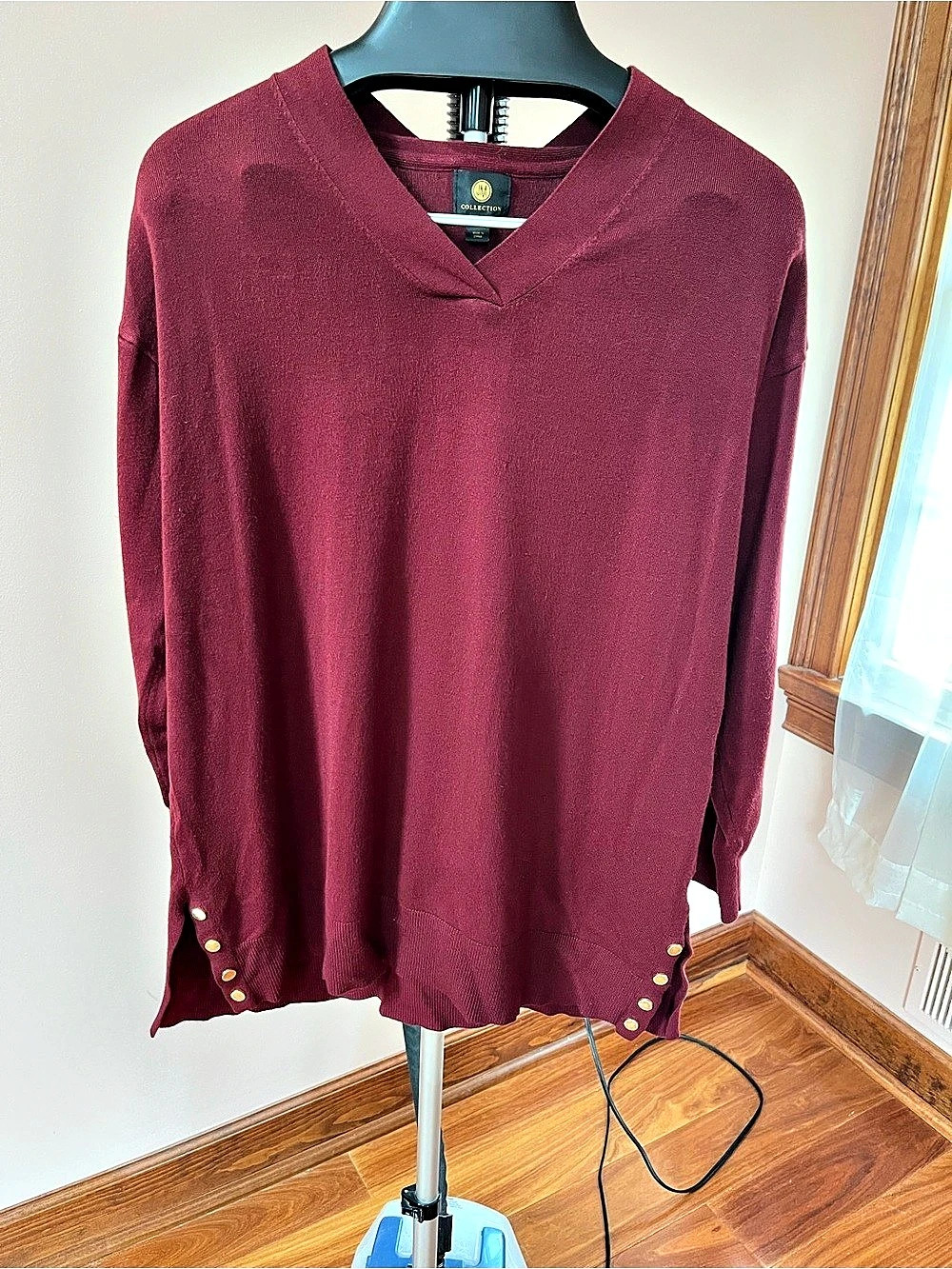 JM Collection V-Neck Long Sleeve Top in Burgundy Size Large Like New